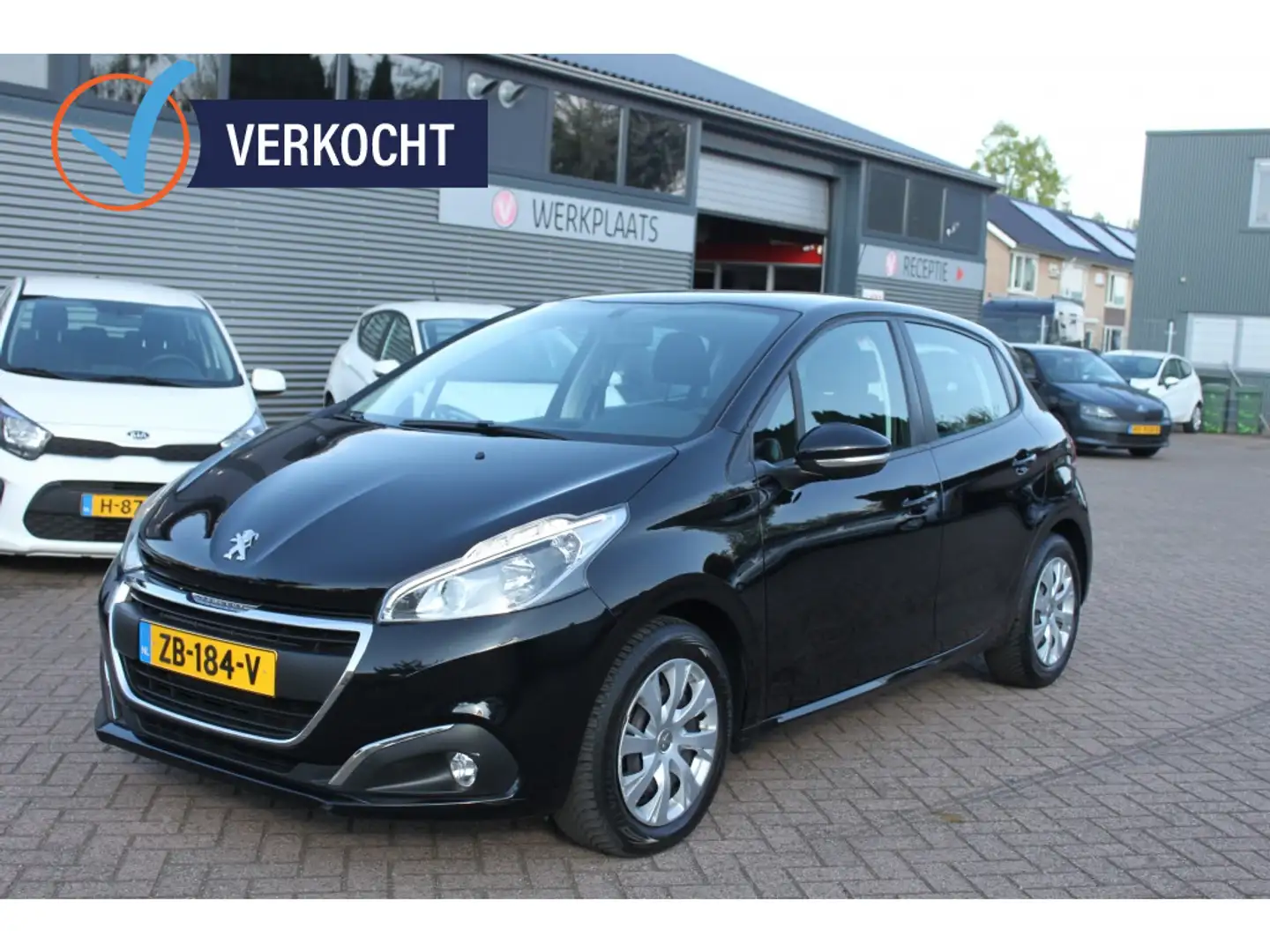 Peugeot 208 1.2 PureT. BL Active, navi, airco Zwart - 1