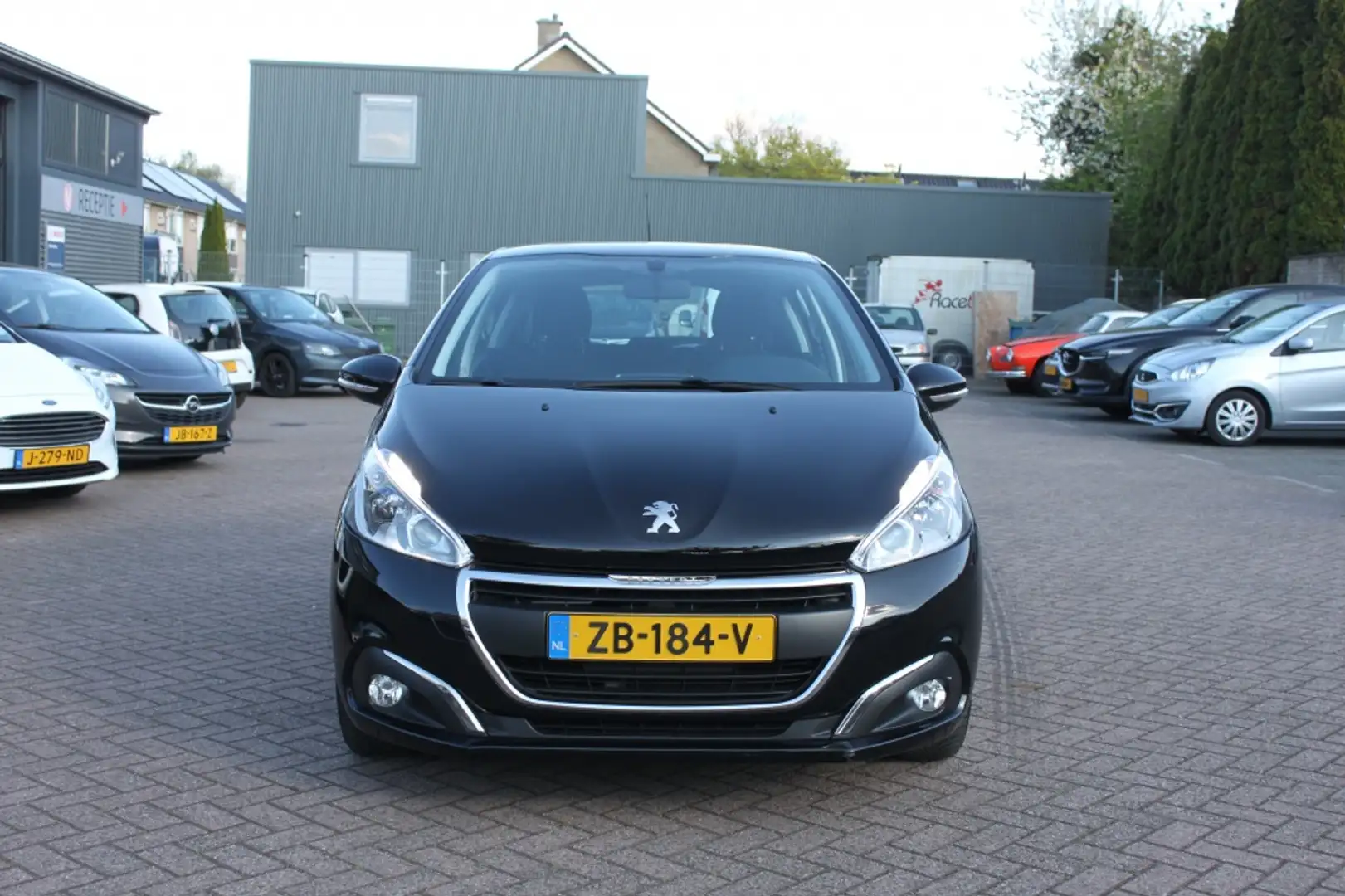 Peugeot 208 1.2 PureT. BL Active, navi, airco Zwart - 2