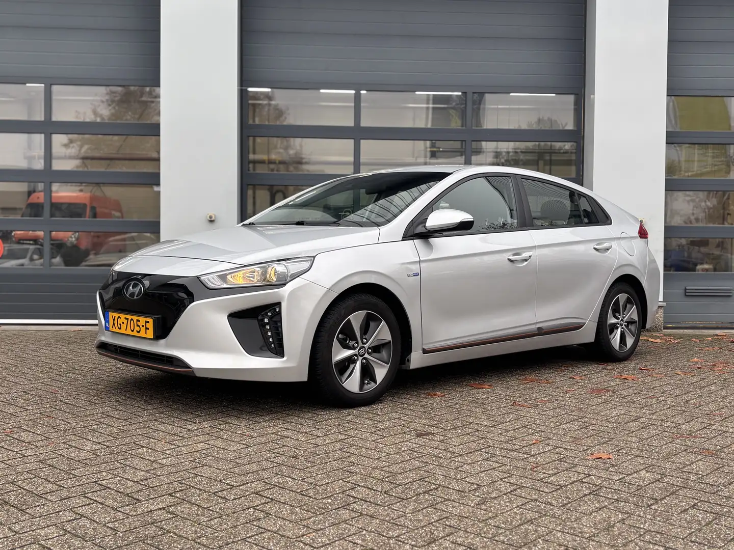 Hyundai IONIQ Comfort EV 120 Pk Grijs - 2