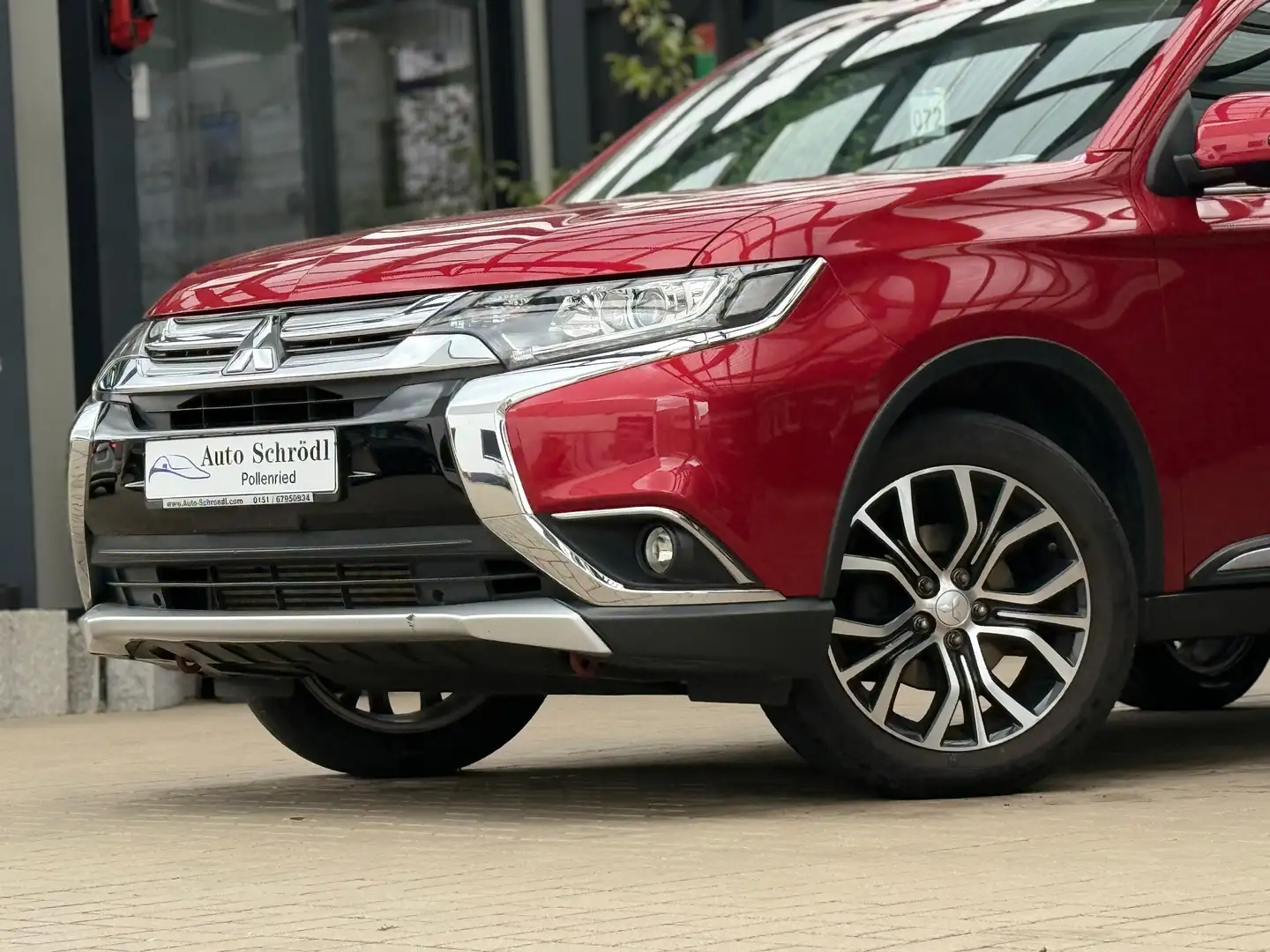 Mitsubishi Outlander Plus 2.2 DI-D, 7-Sitzer, Kamera, SmartKey, CarPlay Rouge - 2