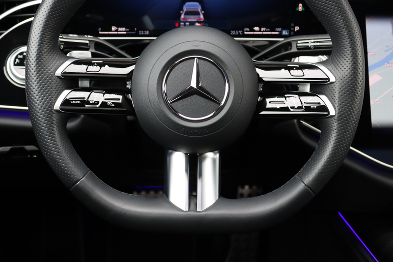 Mercedes-Benz E 400 e 4MATIC AMG Line | Luchtvering | Achterasbesturin — photo 31
