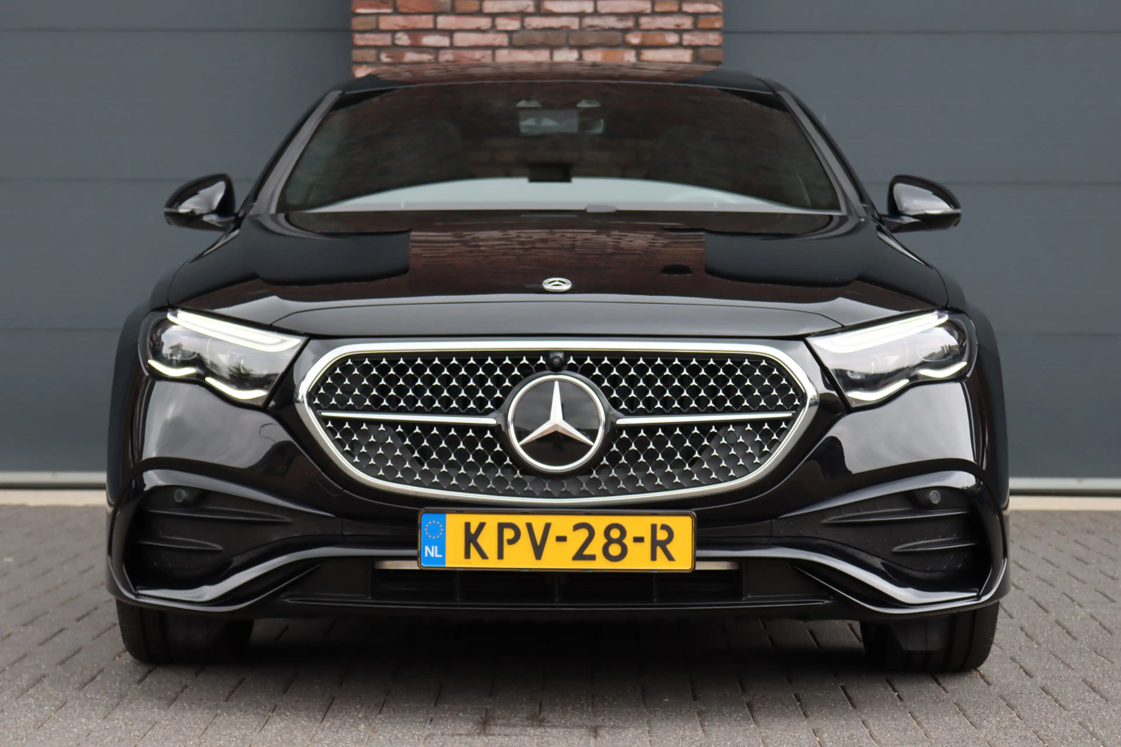 Mercedes-Benz E 400 e 4MATIC AMG Line | Luchtvering | Achterasbesturin — photo 13