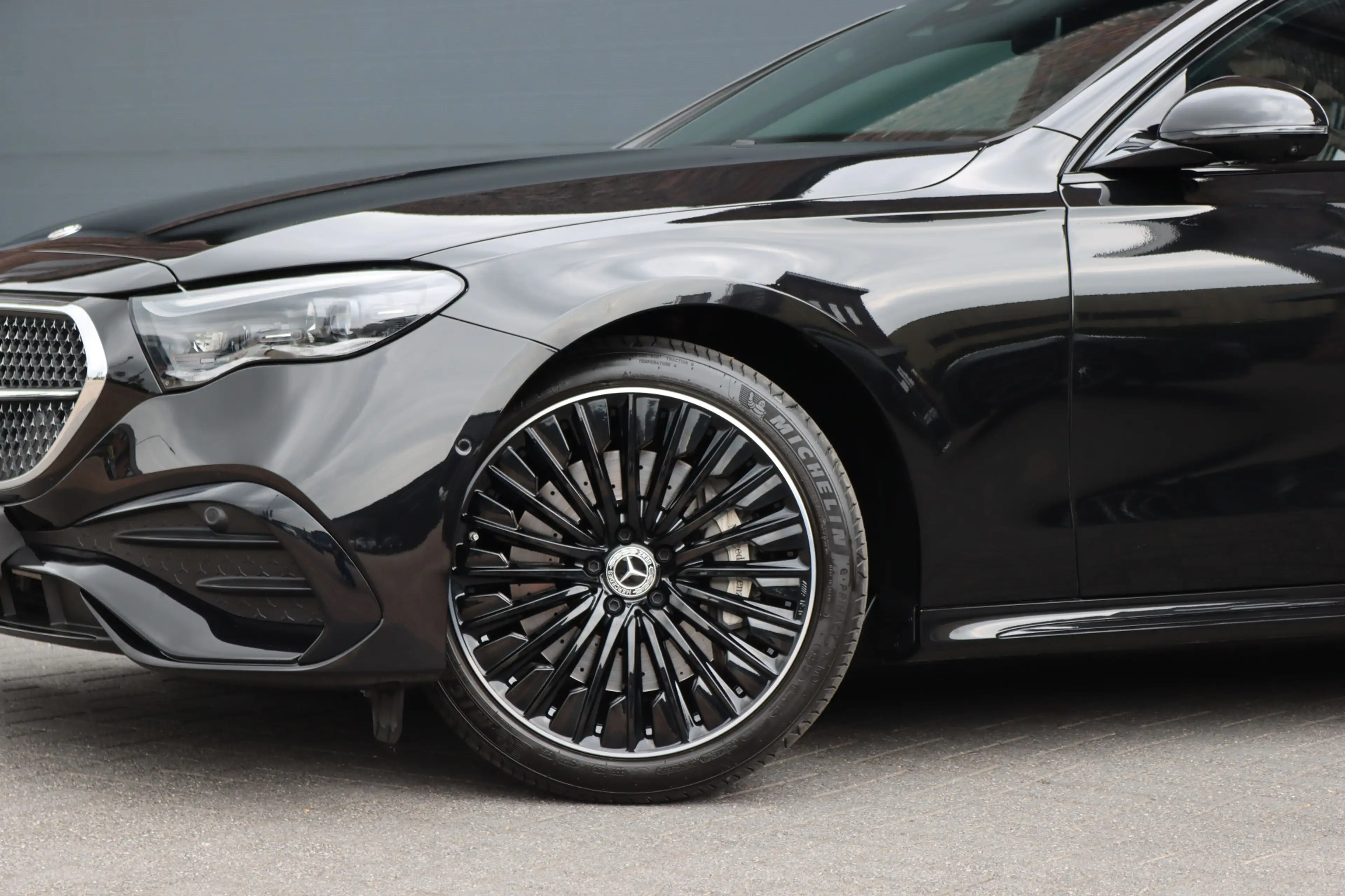 Mercedes-Benz E 400 e 4MATIC AMG Line | Luchtvering | Achterasbesturin — photo 17