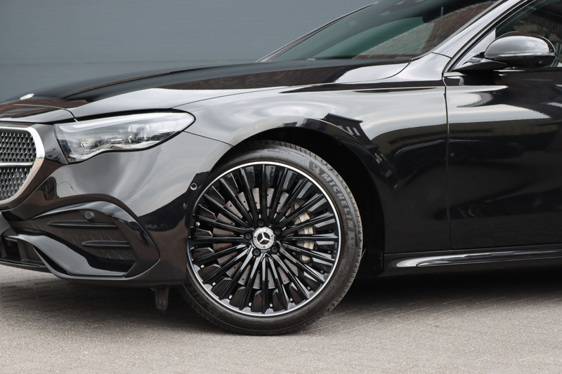 Mercedes-Benz E 400 e 4MATIC AMG Line | Luchtvering | Achterasbesturin — photo 17