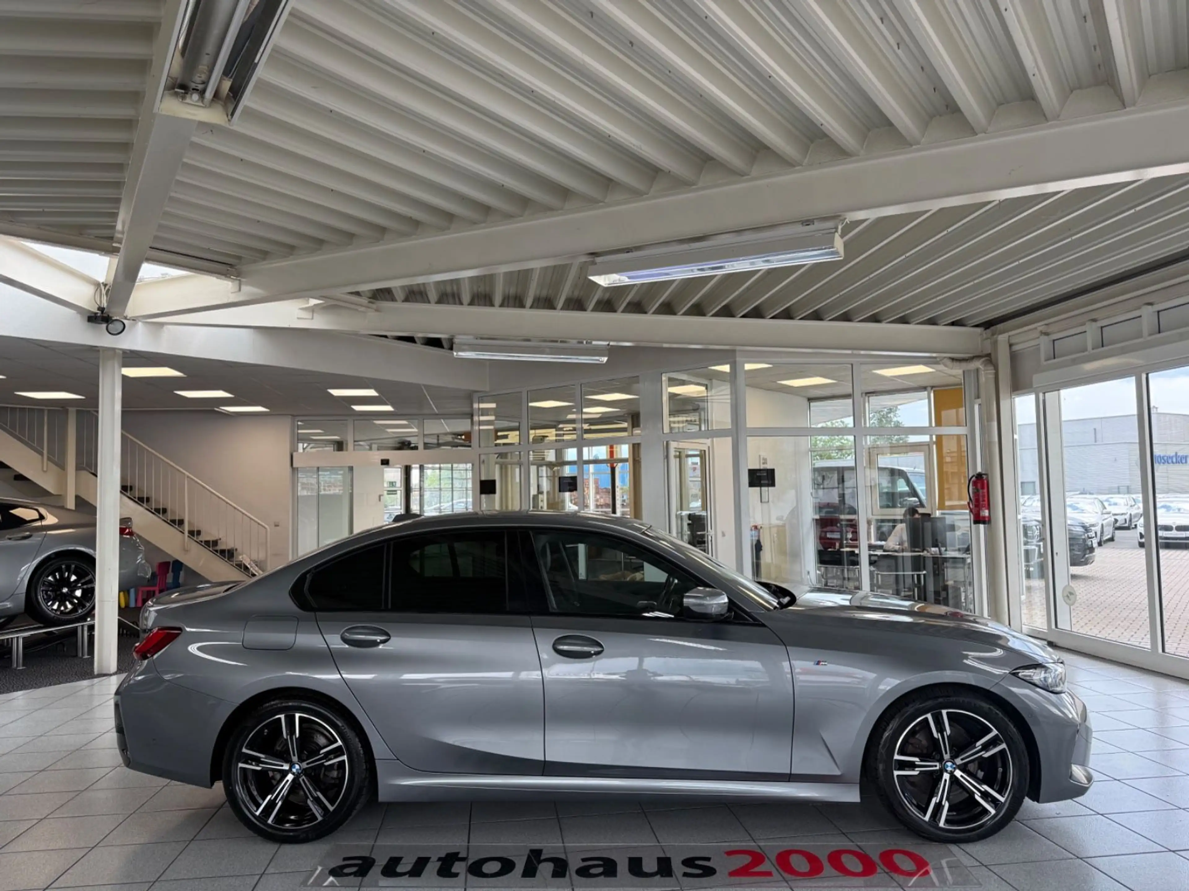 BMW 320 d M Sportpaket AUT./LED/HUD/CAM/MEMORY — photo 2