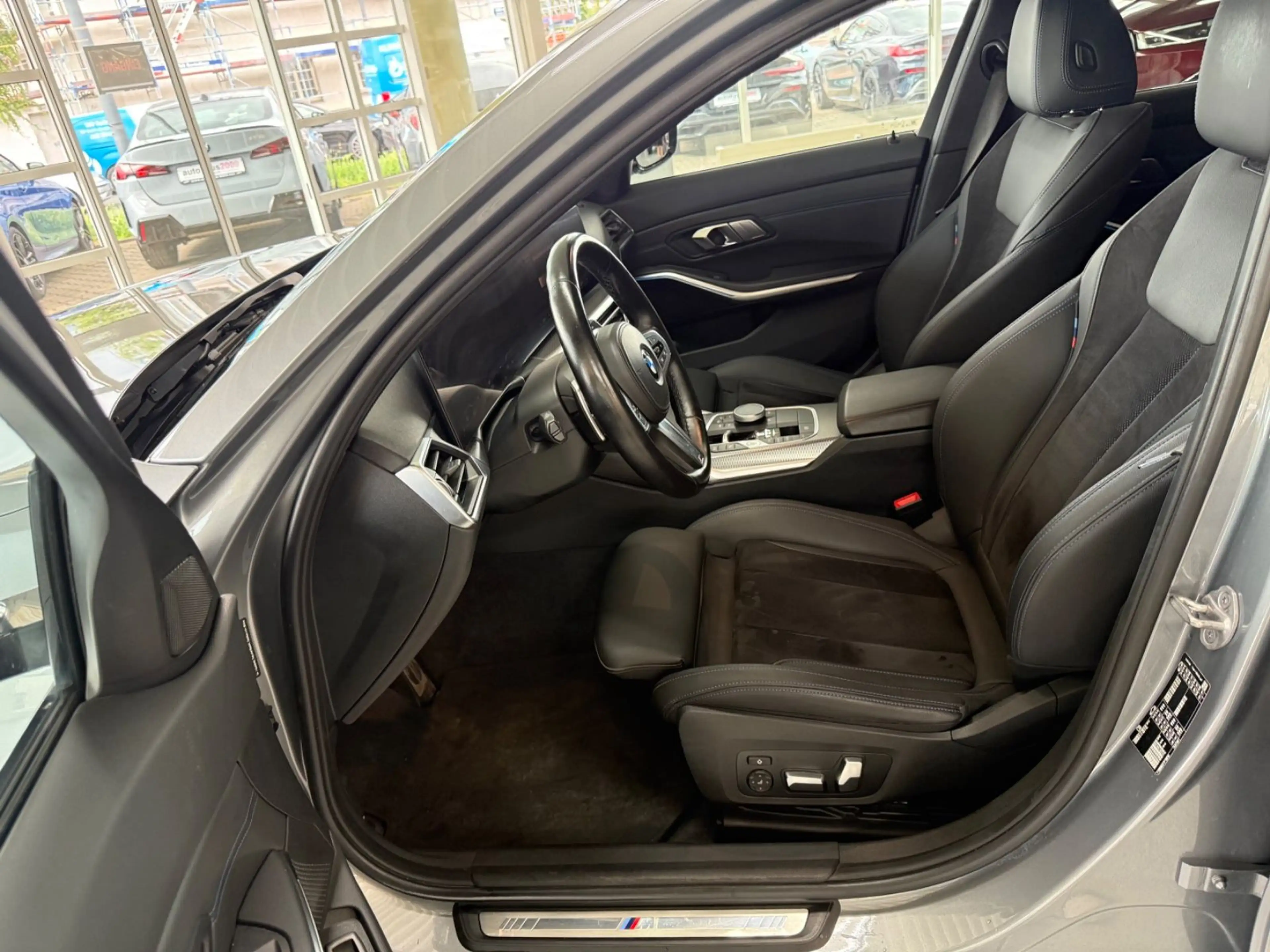BMW 320 d M Sportpaket AUT./LED/HUD/CAM/MEMORY — photo 11