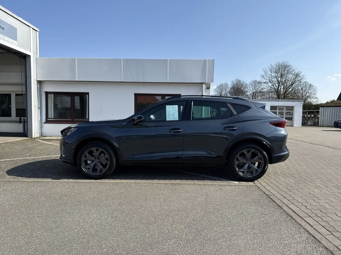 CUPRA Formentor 1.5 eTSI DSG Edge KAM ACC keyless Klima Grau - 2