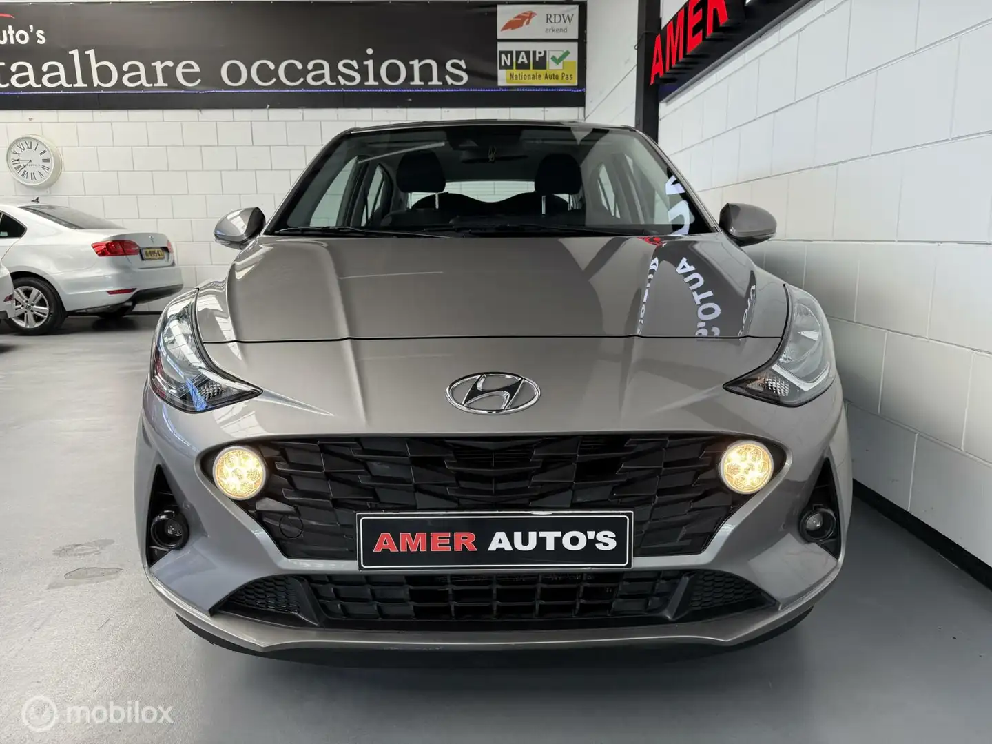 Hyundai i10 1.2 MPI Automaat/1e eigenaar/dealer onderhouden! Gris - 2