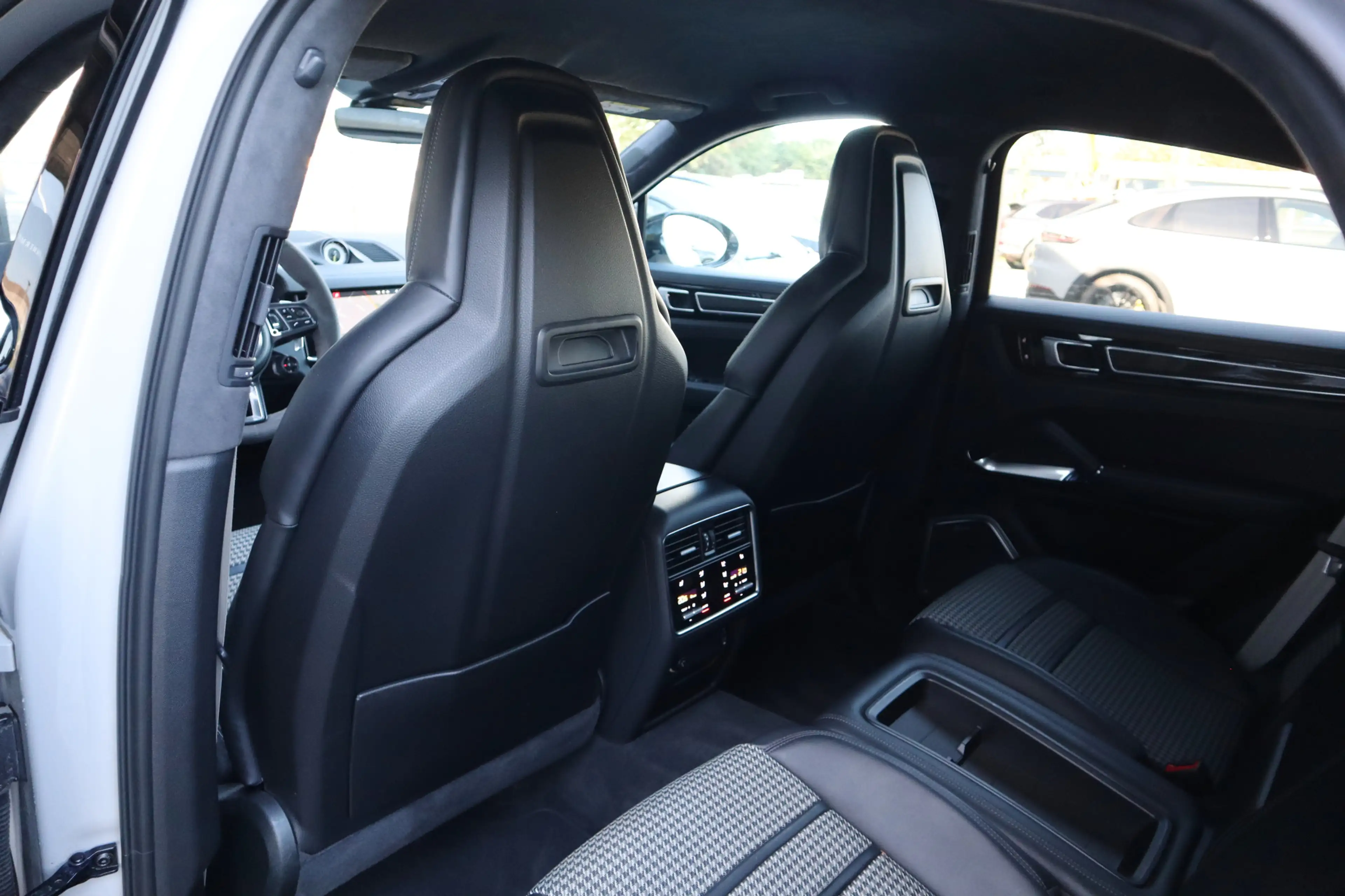 Porsche Cayenne Coupé 4.0 Turbo S E-Hybrid | Keramisch, Carbon, Bu — photo 19