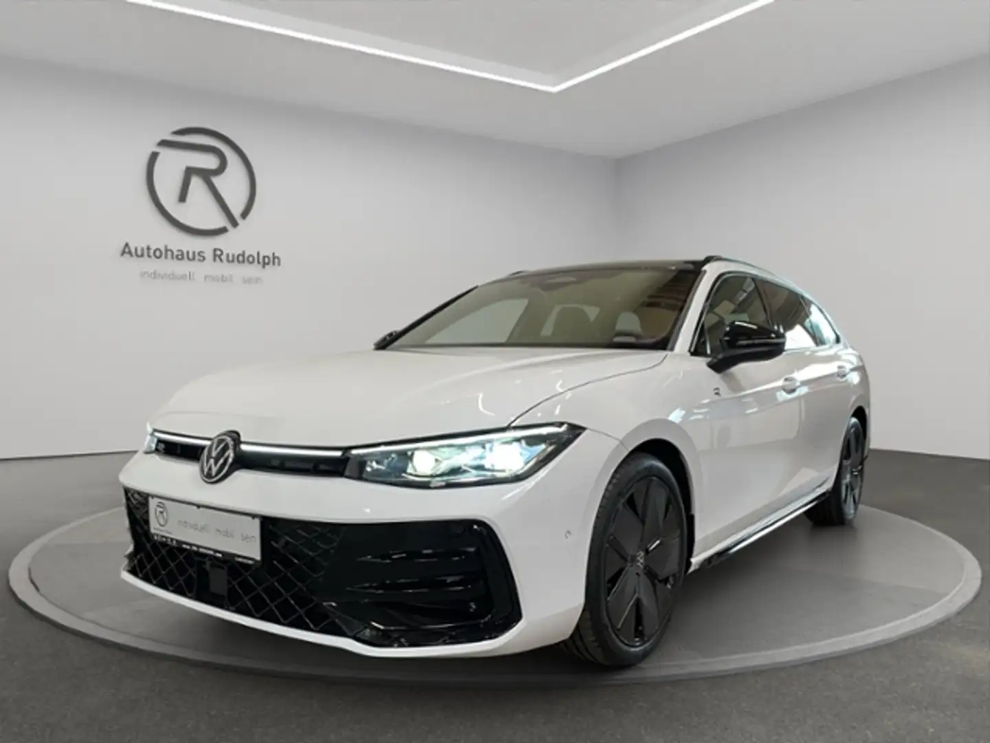 Volkswagen Passat Variant B9 2.0 TDI 4Motion DSG R-Line Signature Weiß - 2