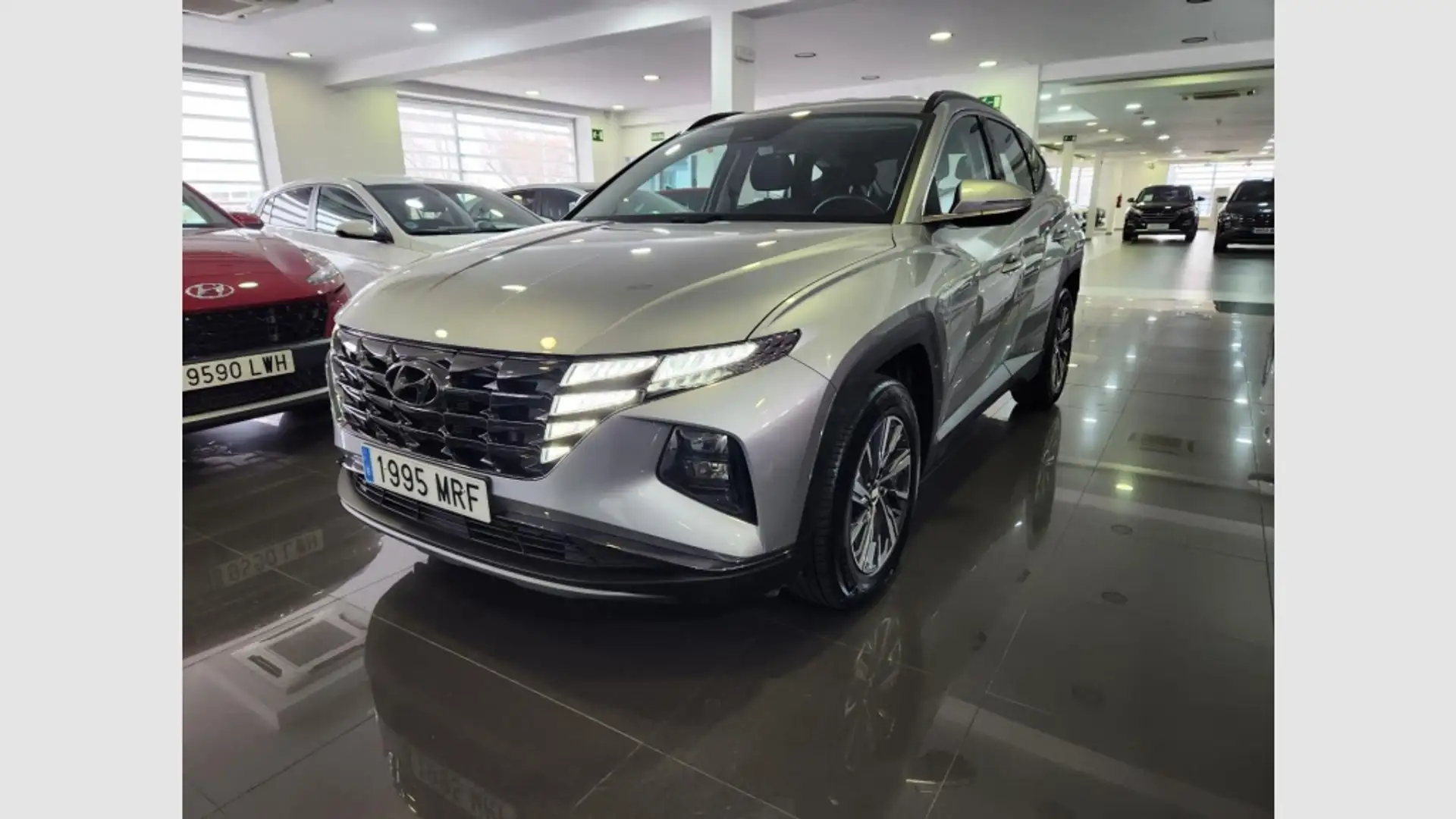 Hyundai TUCSON 1.6 TGDI 48V Maxx 4x2 Plateado - 2