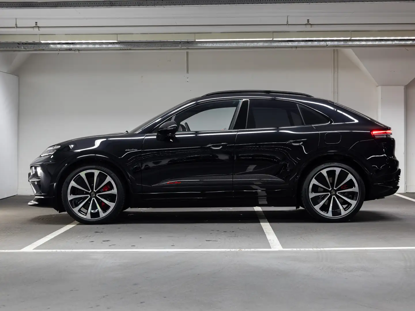 Porsche Macan Turbo Schwarz - 2