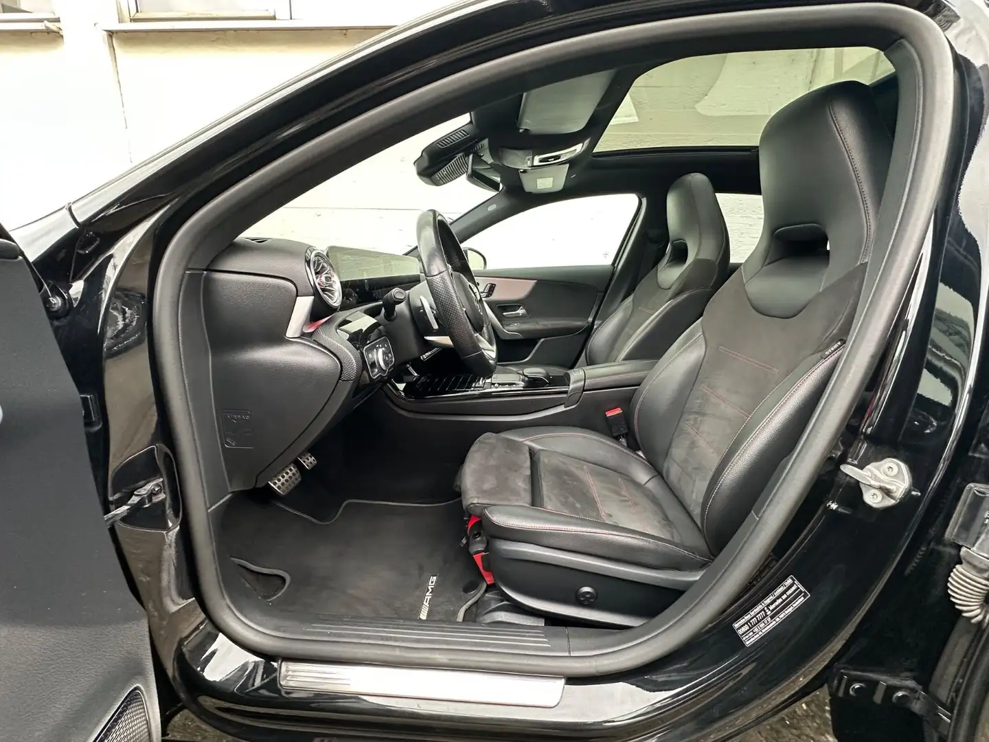 Mercedes-Benz A 180 d AMG Panorama  Toter-W. R-Kamera. Keyless Schwarz - 2