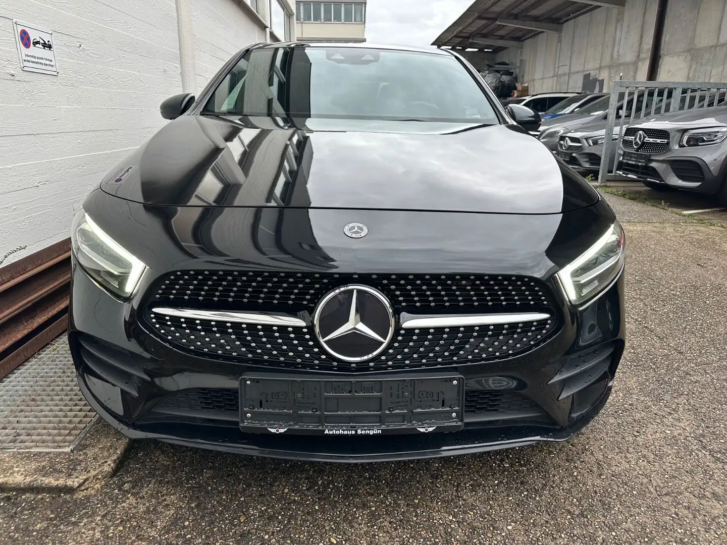 Mercedes-Benz A 180 d AMG Panorama  Toter-W. R-Kamera. Keyless Schwarz - 1