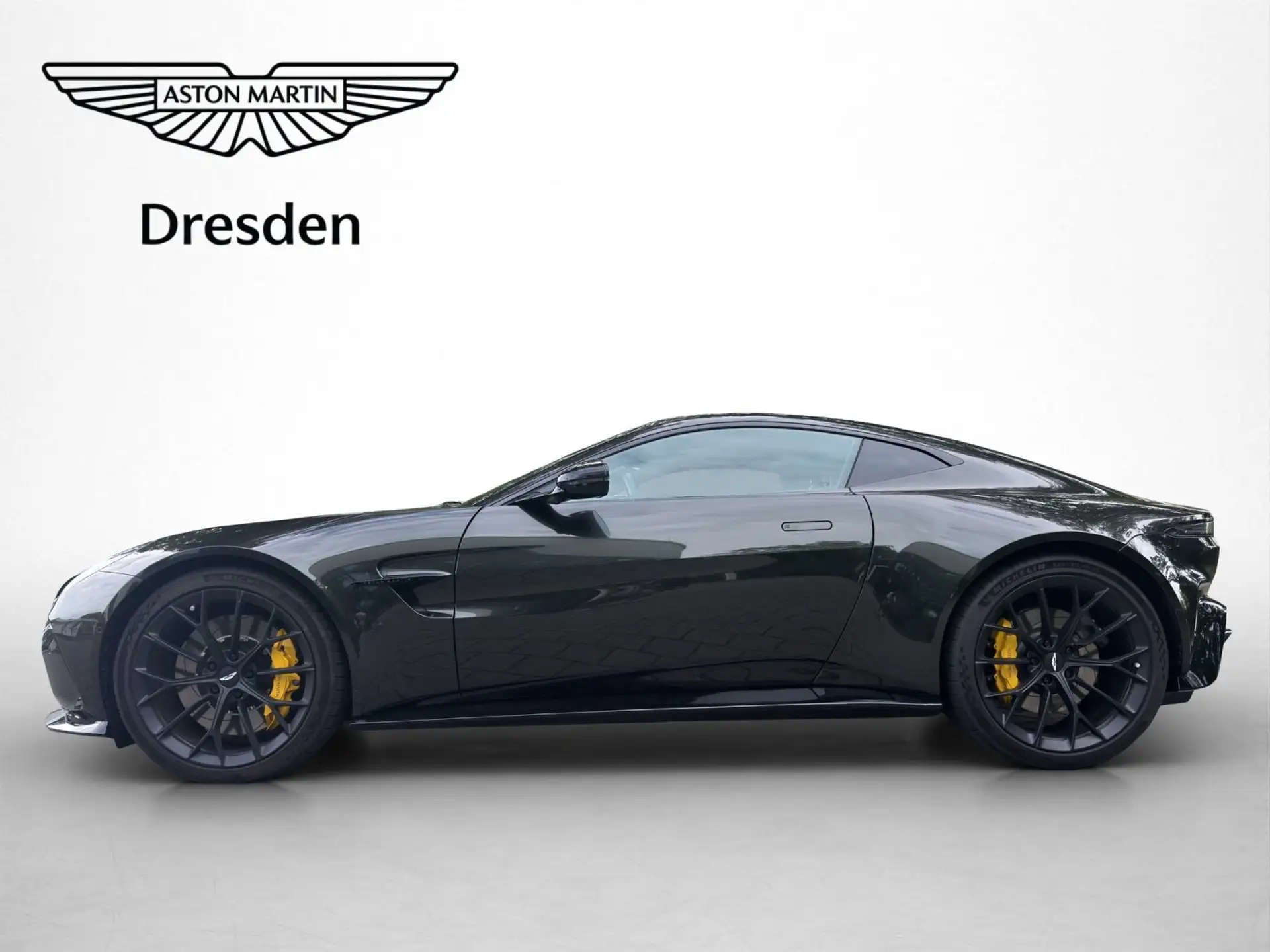 애스턴마틴 V8 Coupe 2025 블랙 사진 3