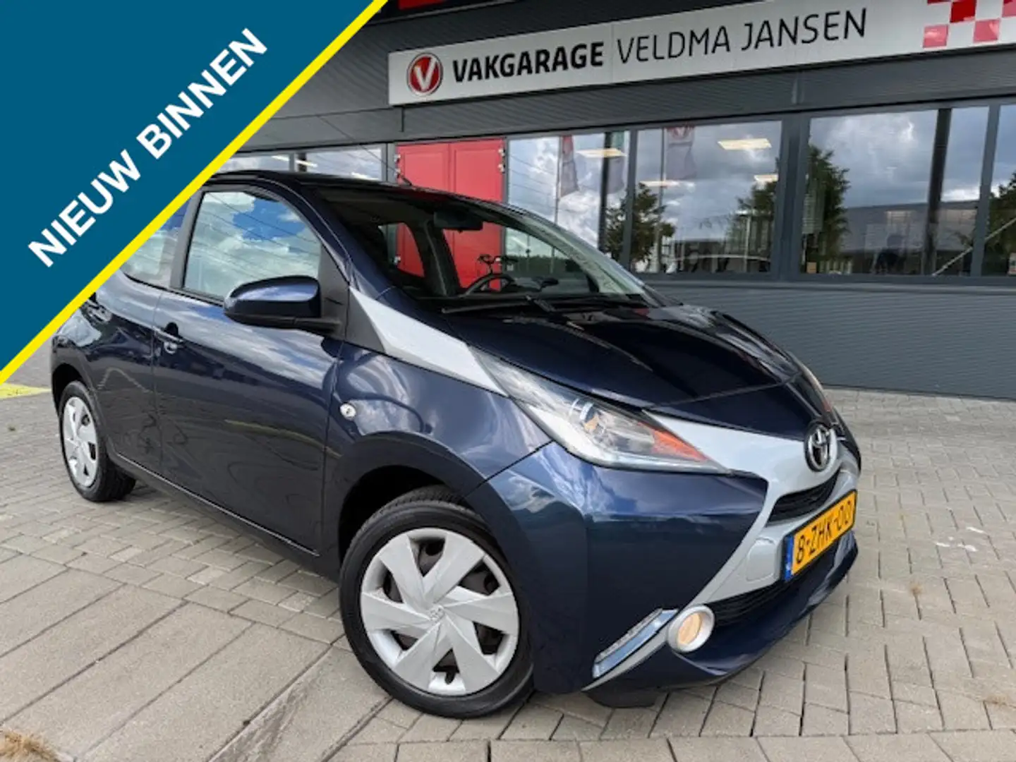 Toyota Aygo 1.0 VVT-i X-PLAY AIRCO/CAMERA Blauw - 1