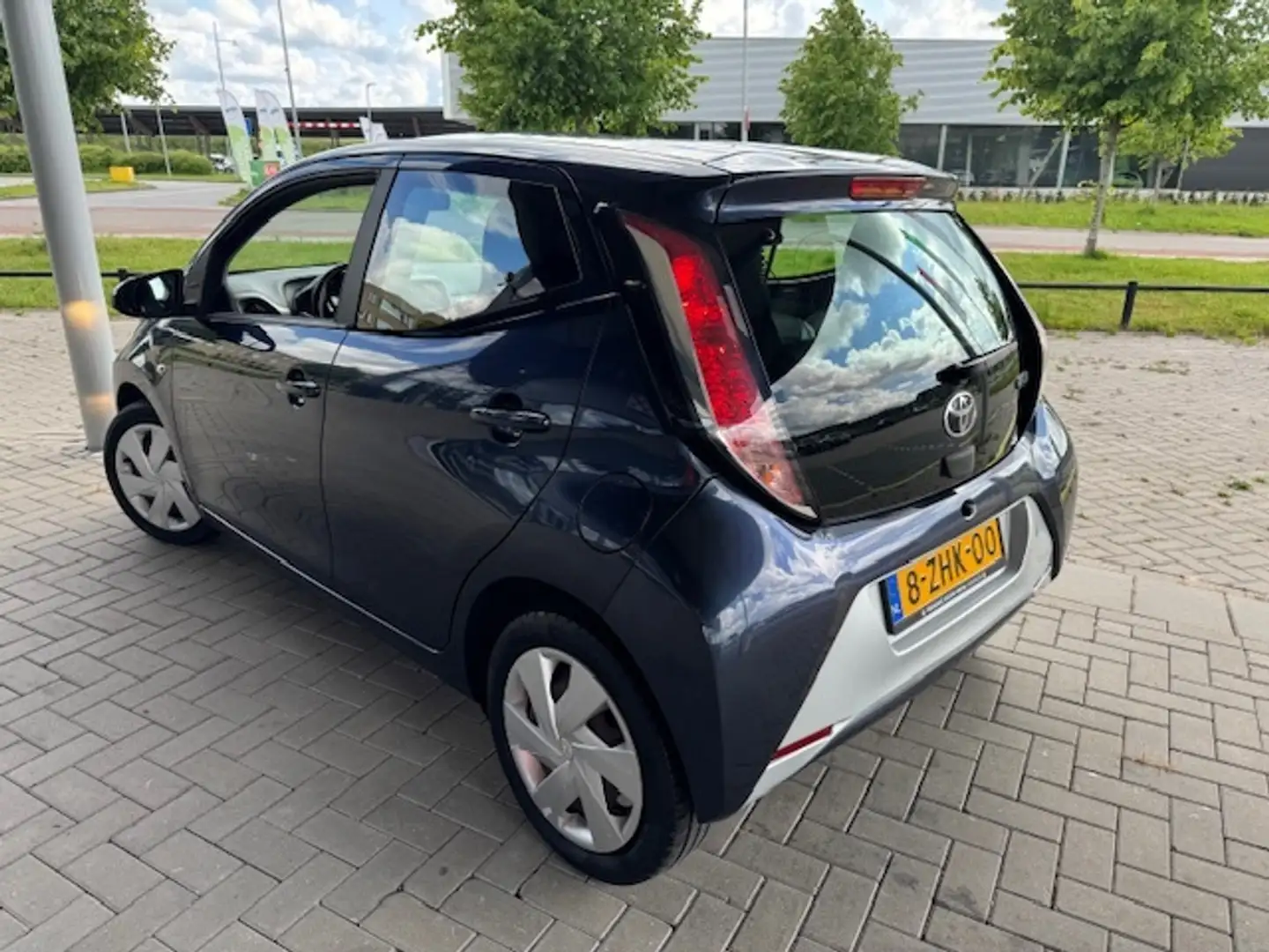 Toyota Aygo 1.0 VVT-i X-PLAY AIRCO/CAMERA Blauw - 2