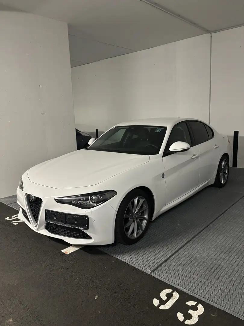 Alfa Romeo Giulia Super 2,2 180 AT RWD AE Weiß - 1