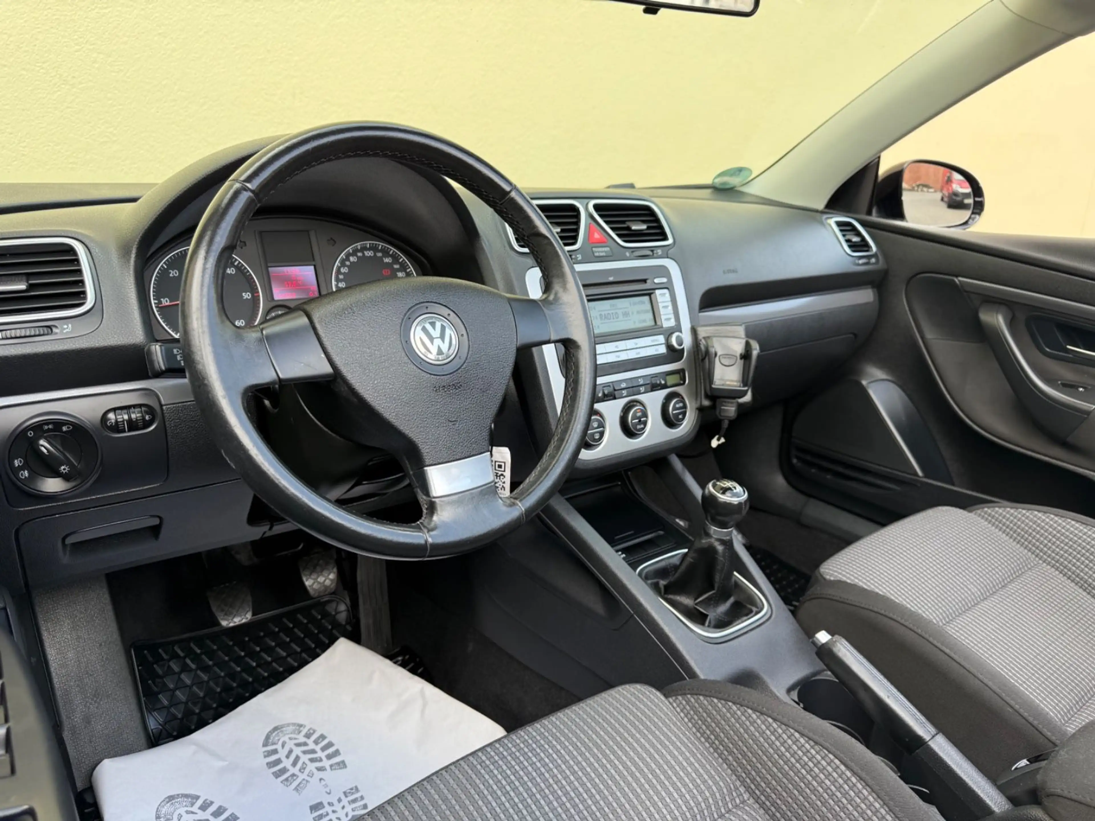 Volkswagen Eos 2.0 TDI KLIMAAUTOM. AHK  TÜV TEMPOMAT SHZ — photo 11