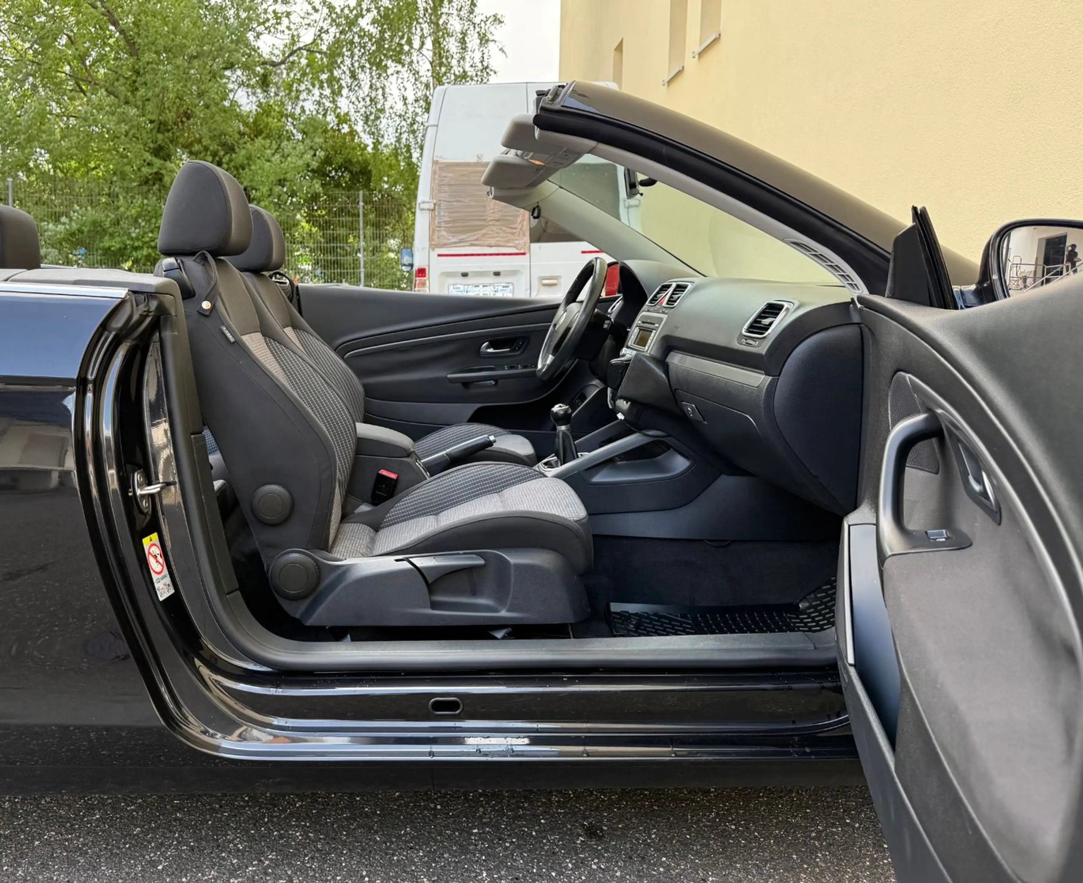 Volkswagen Eos 2.0 TDI KLIMAAUTOM. AHK  TÜV TEMPOMAT SHZ — photo 13
