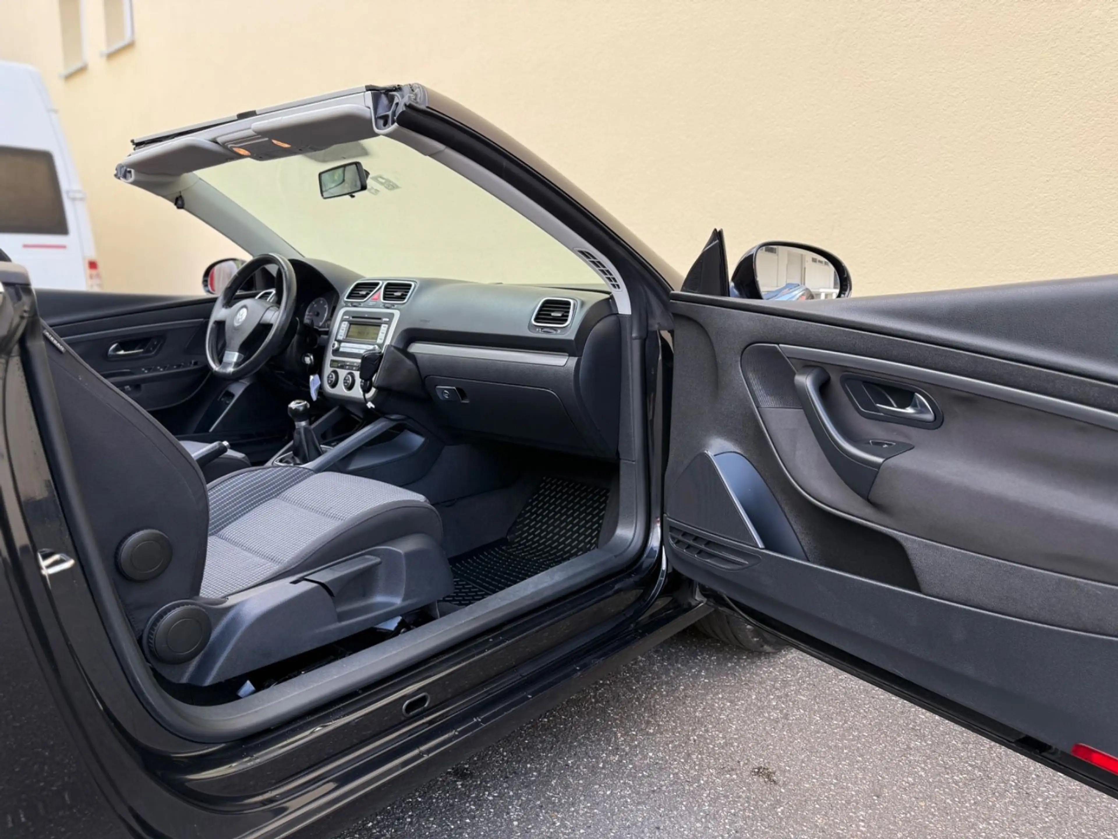 Volkswagen Eos 2.0 TDI KLIMAAUTOM. AHK  TÜV TEMPOMAT SHZ — photo 12