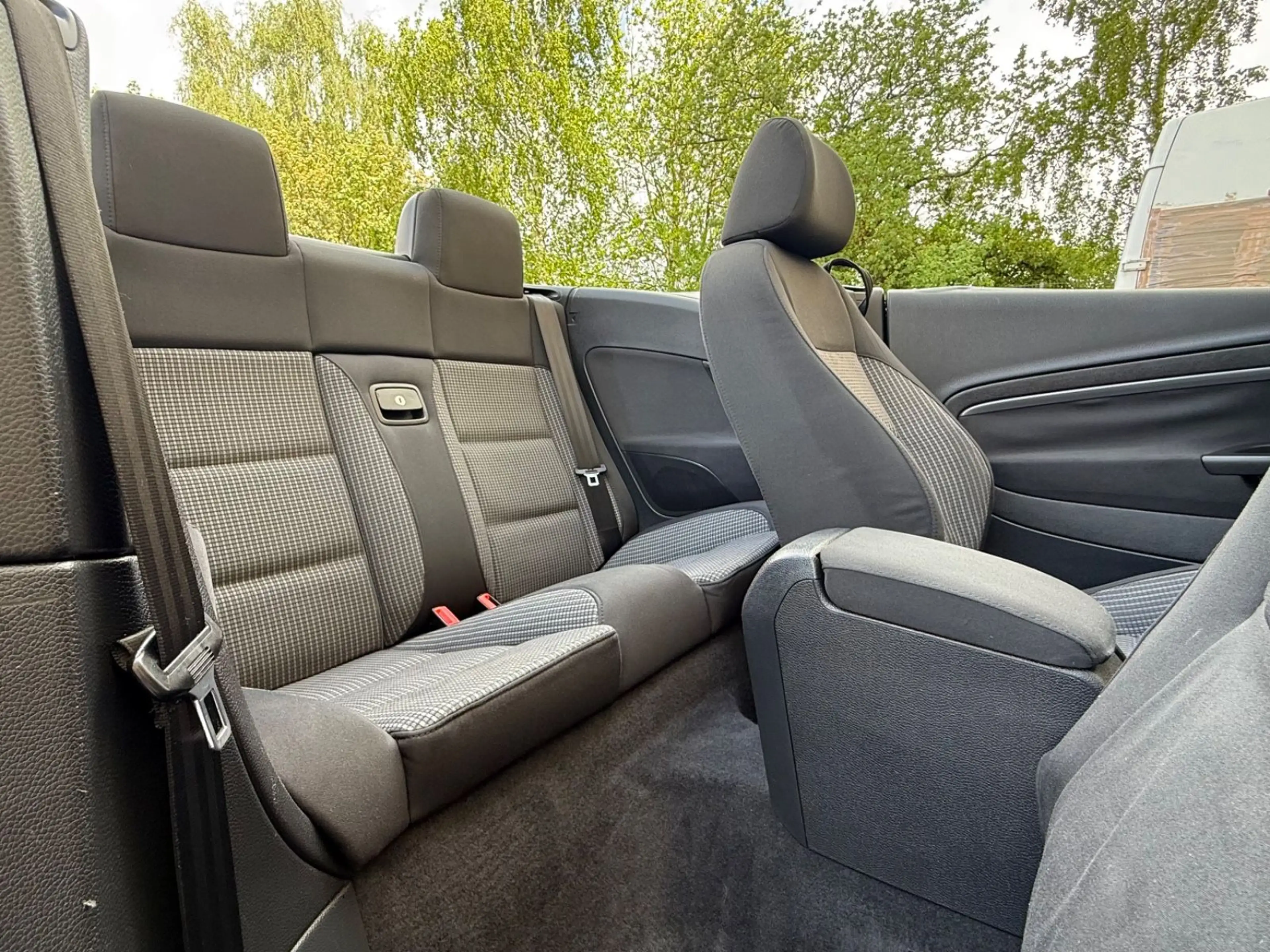 Volkswagen Eos 2.0 TDI KLIMAAUTOM. AHK  TÜV TEMPOMAT SHZ — photo 15