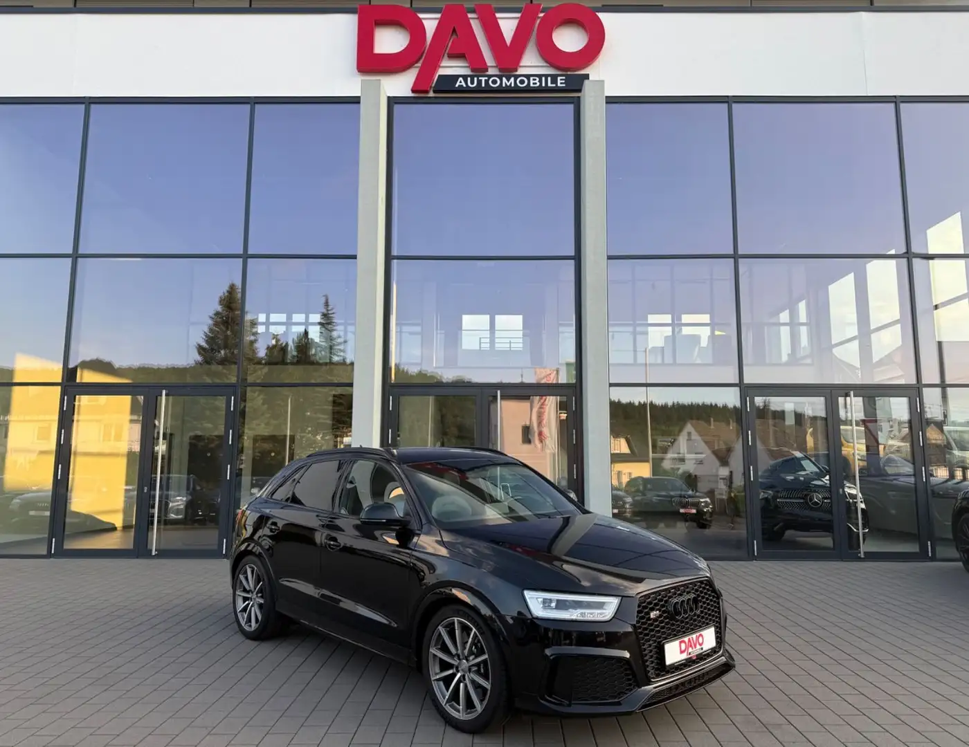 Audi RS Q3 2.5 TFSI quattro/BOSE/LED/MMI/AHK Schwarz - 2