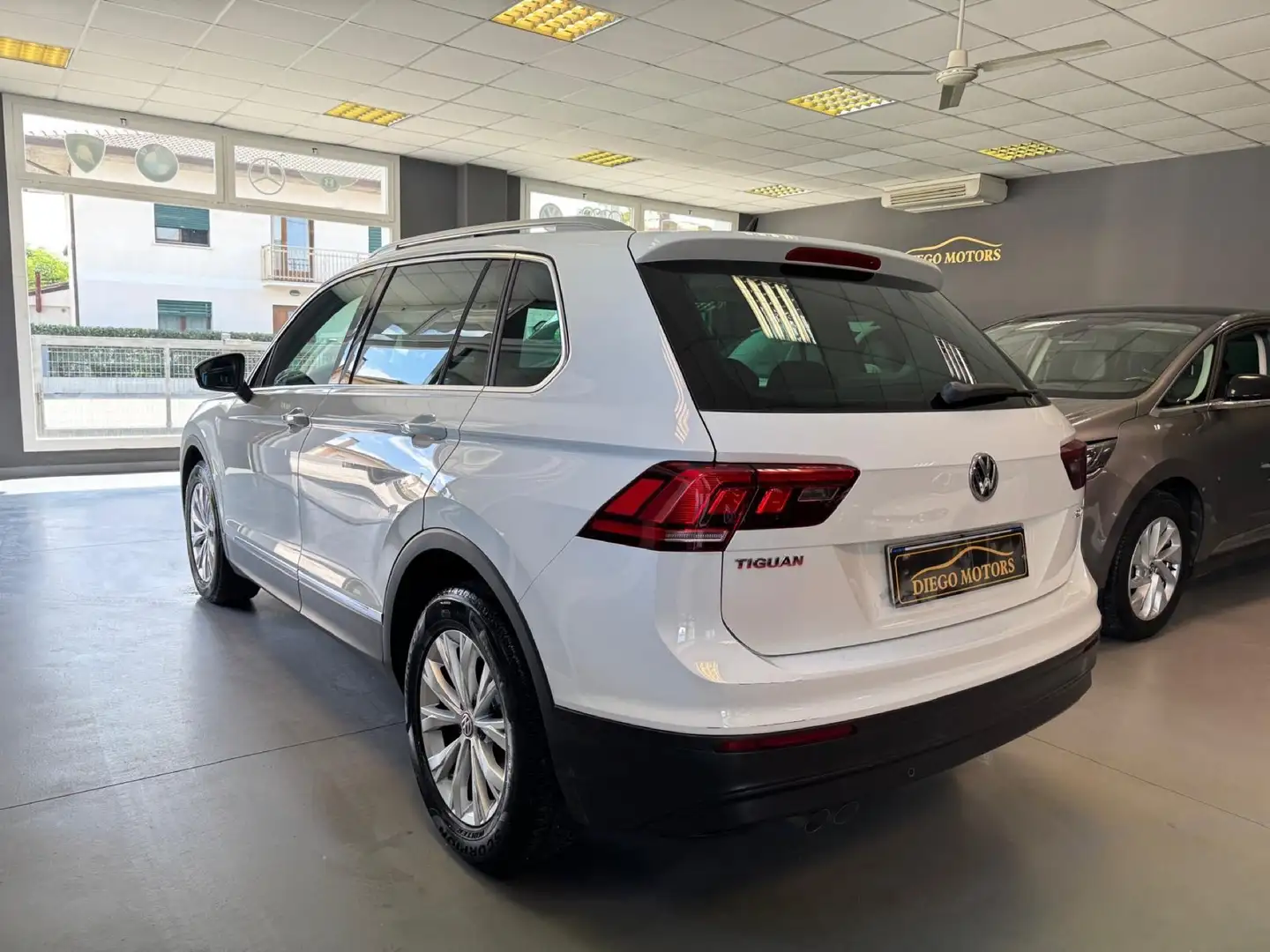 Volkswagen Tiguan 2.0 tdi Business 150cv dsg Blanc - 2