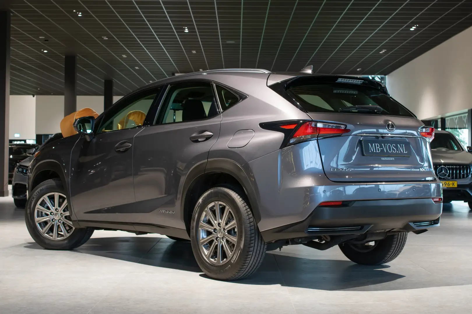 Lexus NX 300h AWD Business Line Dealer onderhouden|Mercury Grey| Grijs - 2