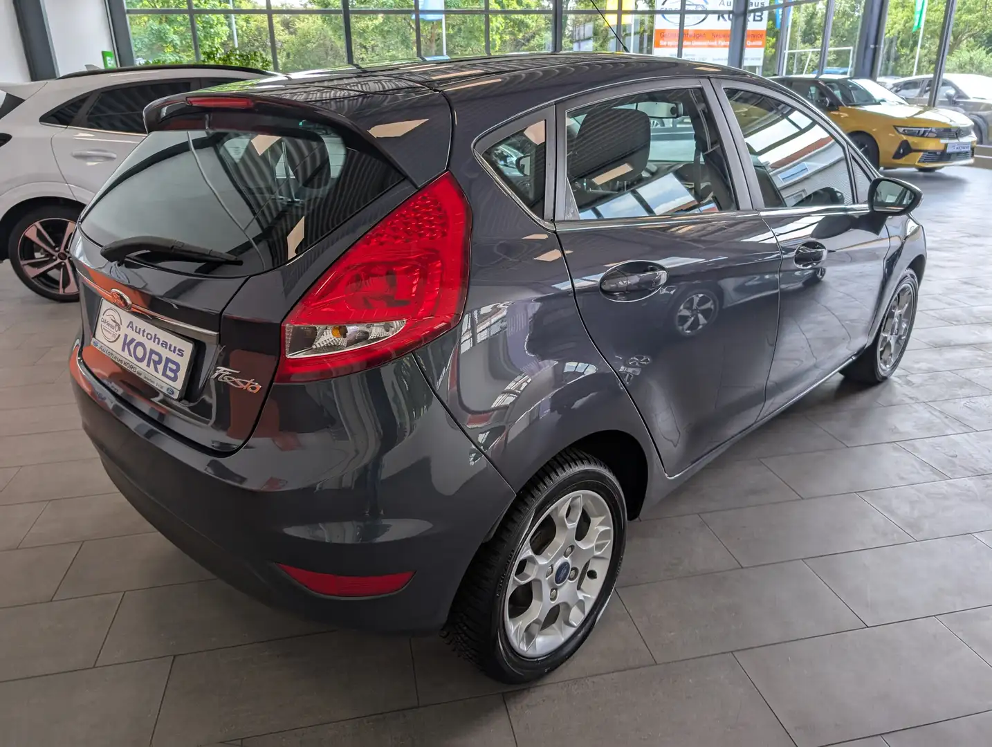 Ford Fiesta 1.25 Titanium, Zahnriemen Neu, Garantie Grau - 2