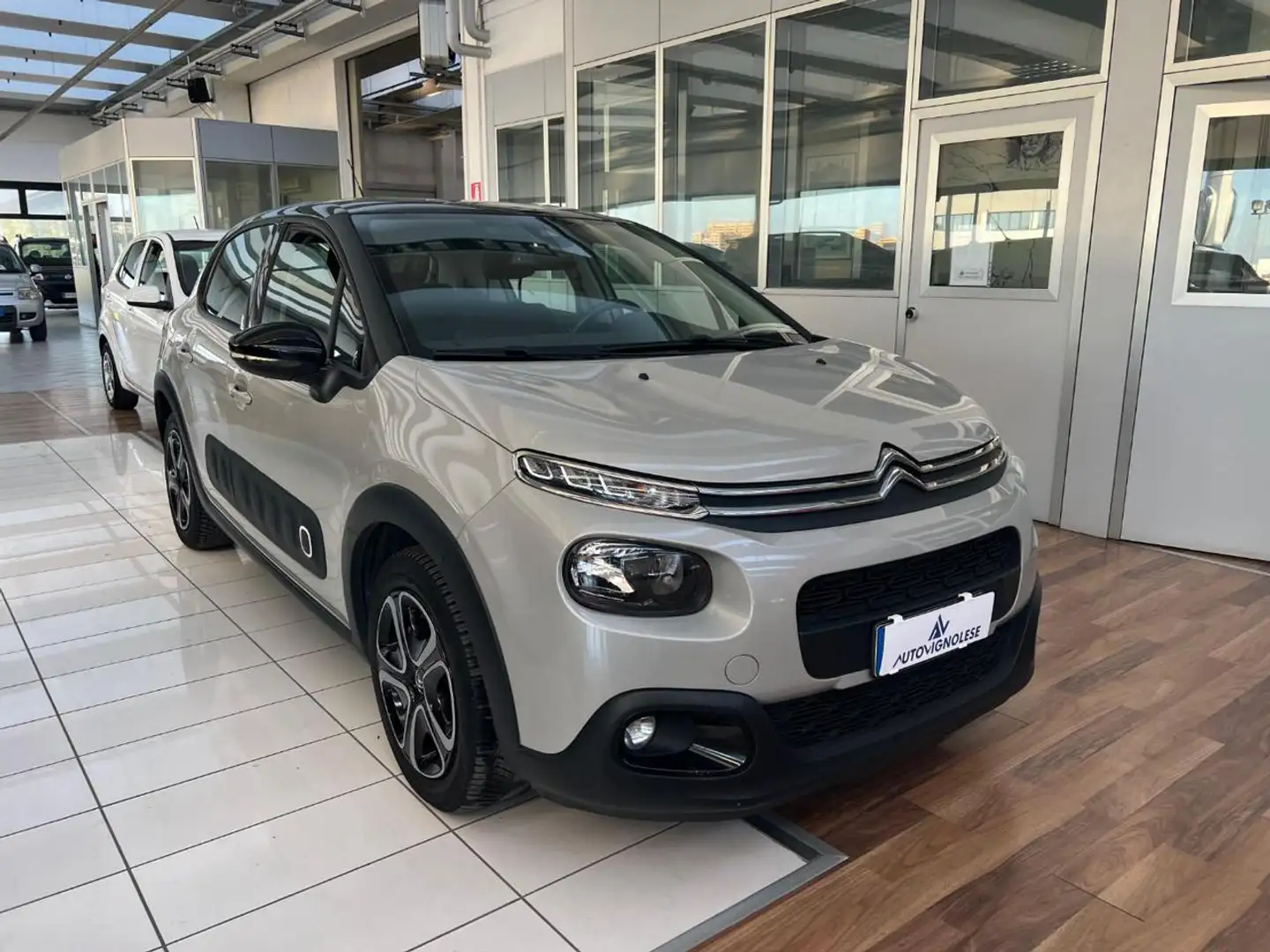 Citroen C3 PureTech 82 Shine - RETROCAM, DISTR. 115.000KM Grigio - 1