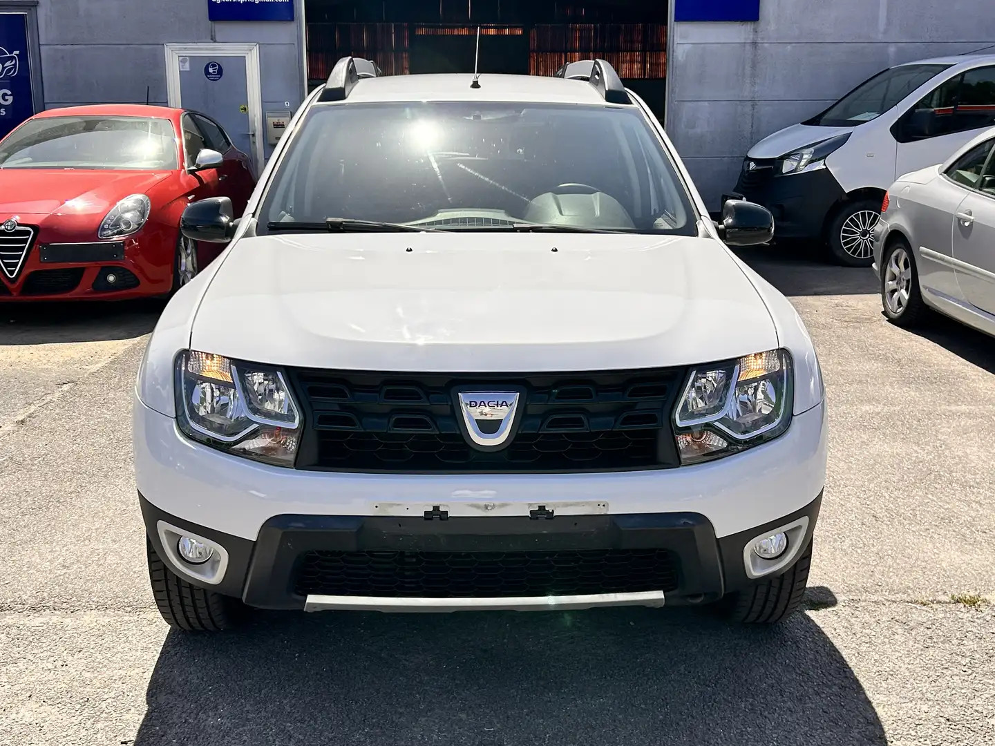 Dacia Duster 1.2 TCE Blackshadow 4x2 125 Wit - 2