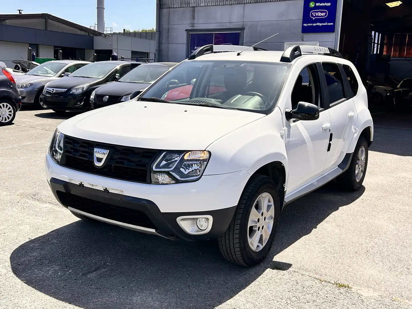 Dacia Duster 1.2 TCE Blackshadow 4x2 125 Wit - 1
