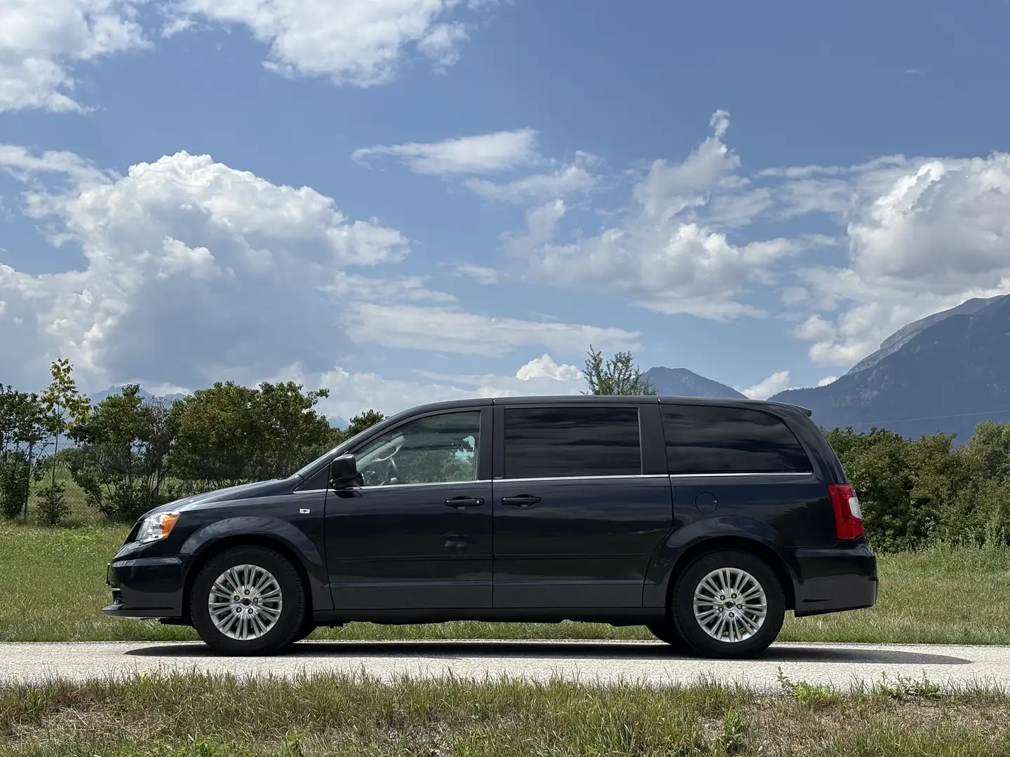 Lancia Voyager 2,8 CRD Gold Grau - 2