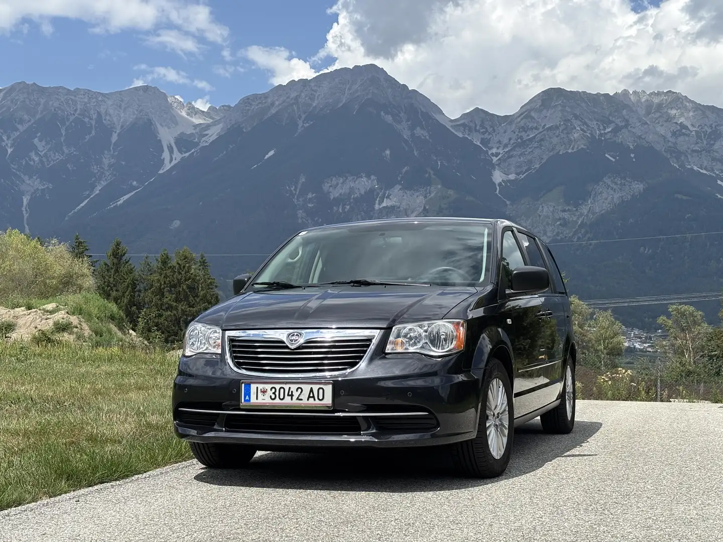 Lancia Voyager 2,8 CRD Gold Grau - 1