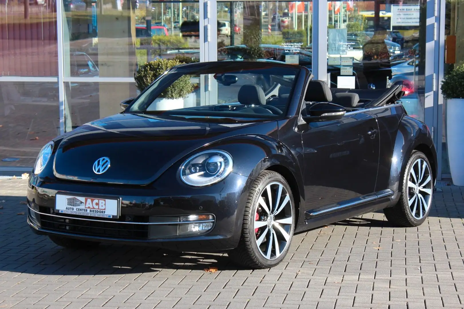 Volkswagen Beetle Cabrio 2.0 TSI DSG Sport Xenon Navi RFK Schwarz - 2