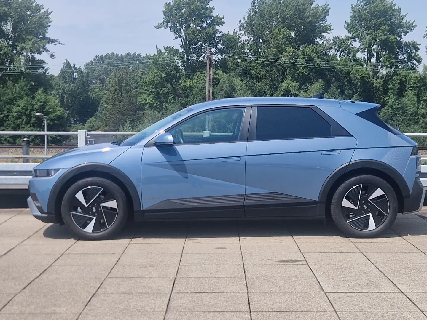 Hyundai IONIQ 5 Connect+ 84 kWh Volledig Elektrisch met Navigatie Blauw - 2