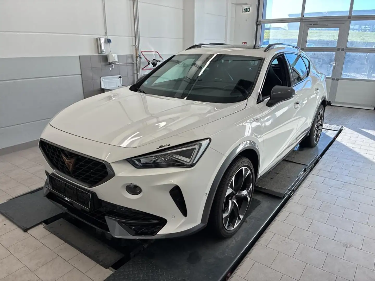 CUPRA Formentor VZ 1.4 e-Hybrid DSG NAVI PANORAMA KAMERA ALU APS ACC LED CLIMATRONIC Weiß - 1