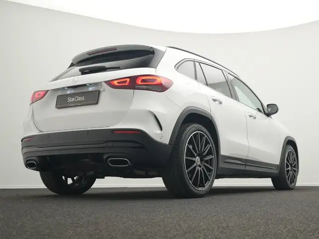 Mercedes-Benz Gla view 11