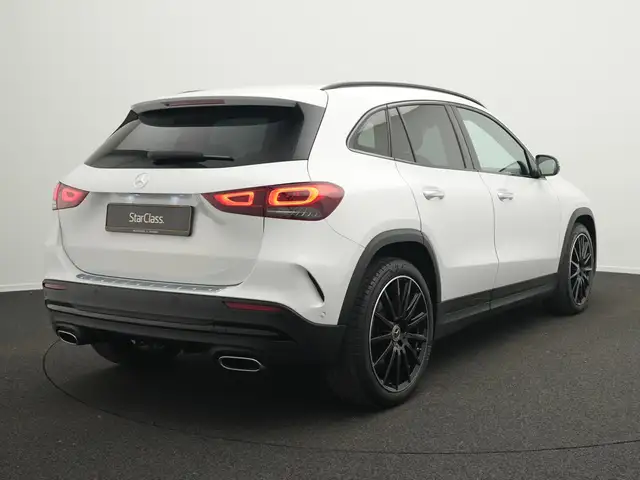 Mercedes-Benz Gla view 3