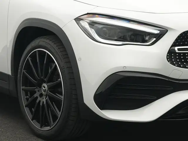 Mercedes-Benz Gla view 9