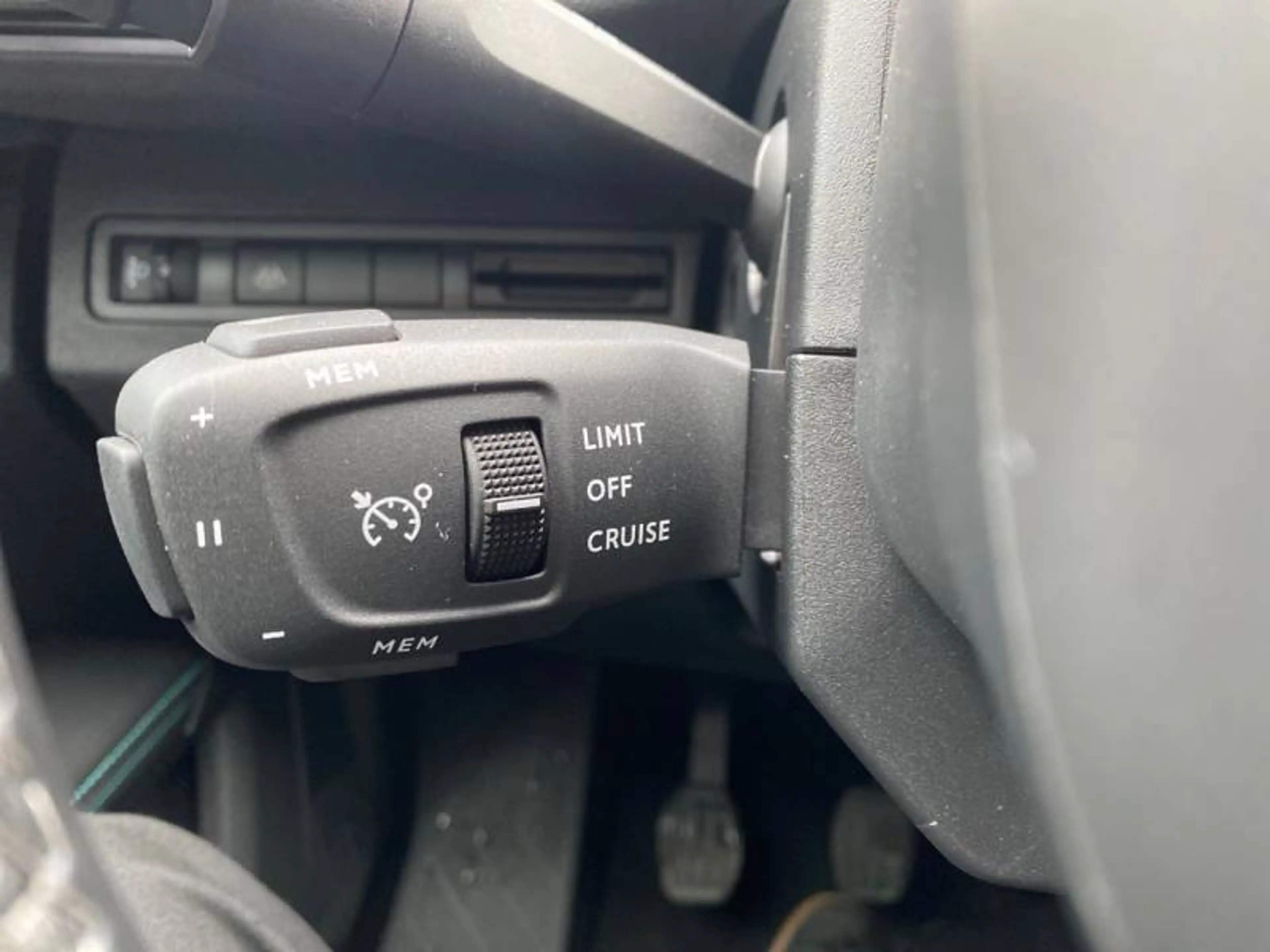 Peugeot 5008 2 1.5 BlueHDi 96kW S&S Allure Pack — photo 16