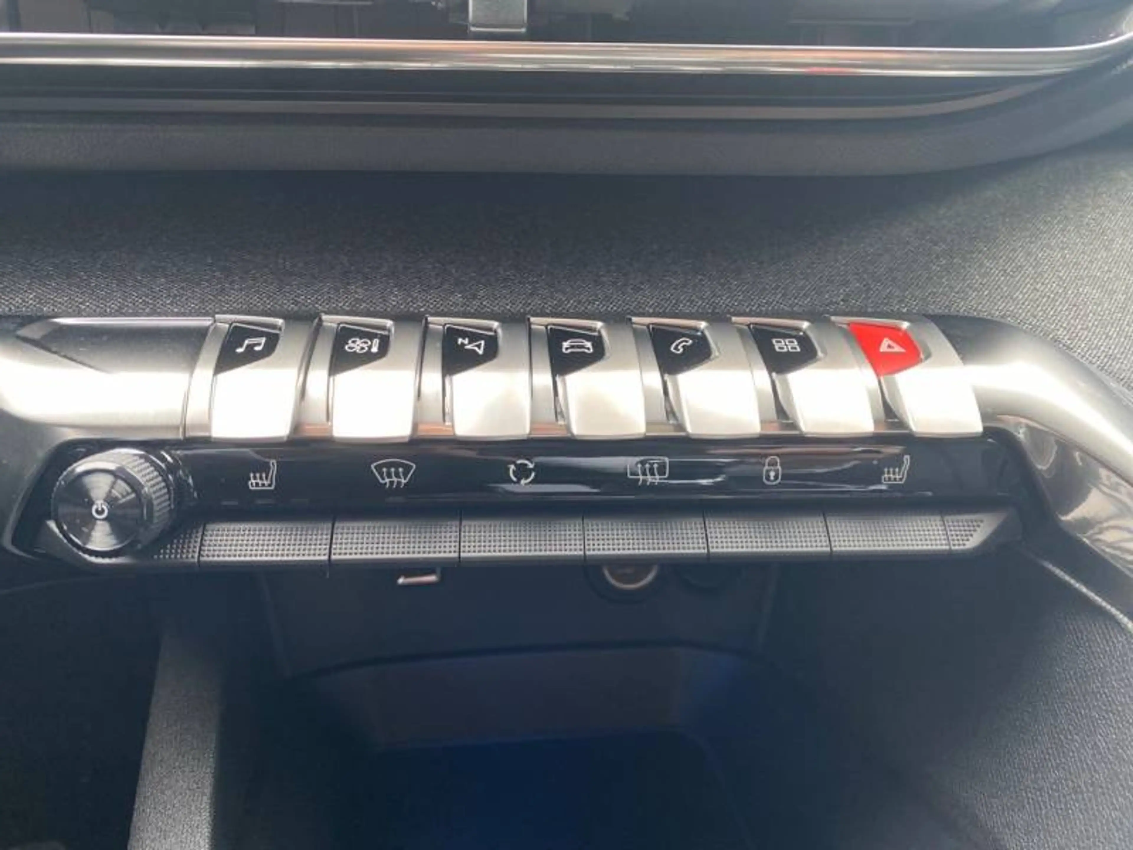 Peugeot 5008 2 1.5 BlueHDi 96kW S&S Allure Pack — photo 17