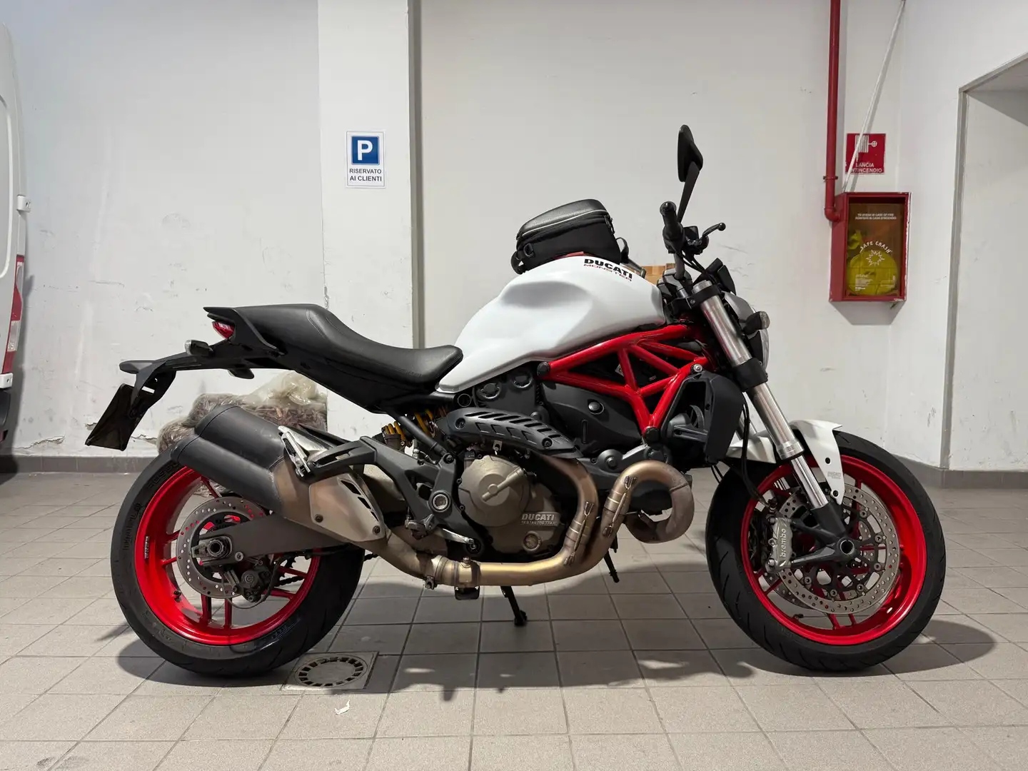 Ducati Monster 821 - 1