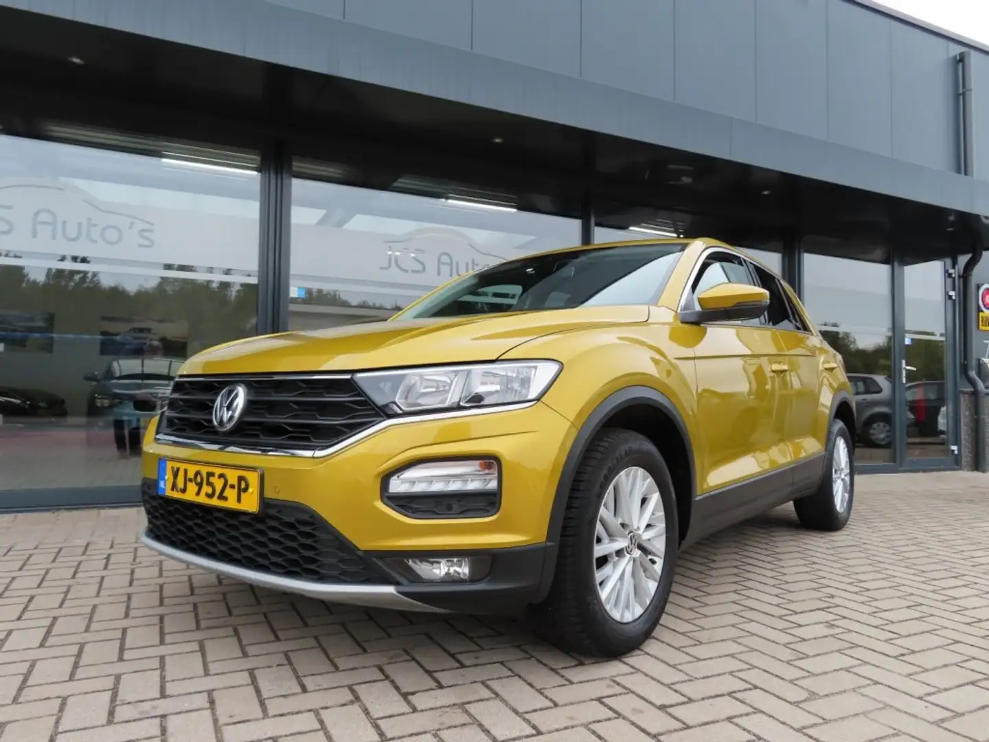 Volkswagen T-Roc 1.0 TSI Style Ecc Navi2x Pdc Trekhaak 2018 Gelb - 1