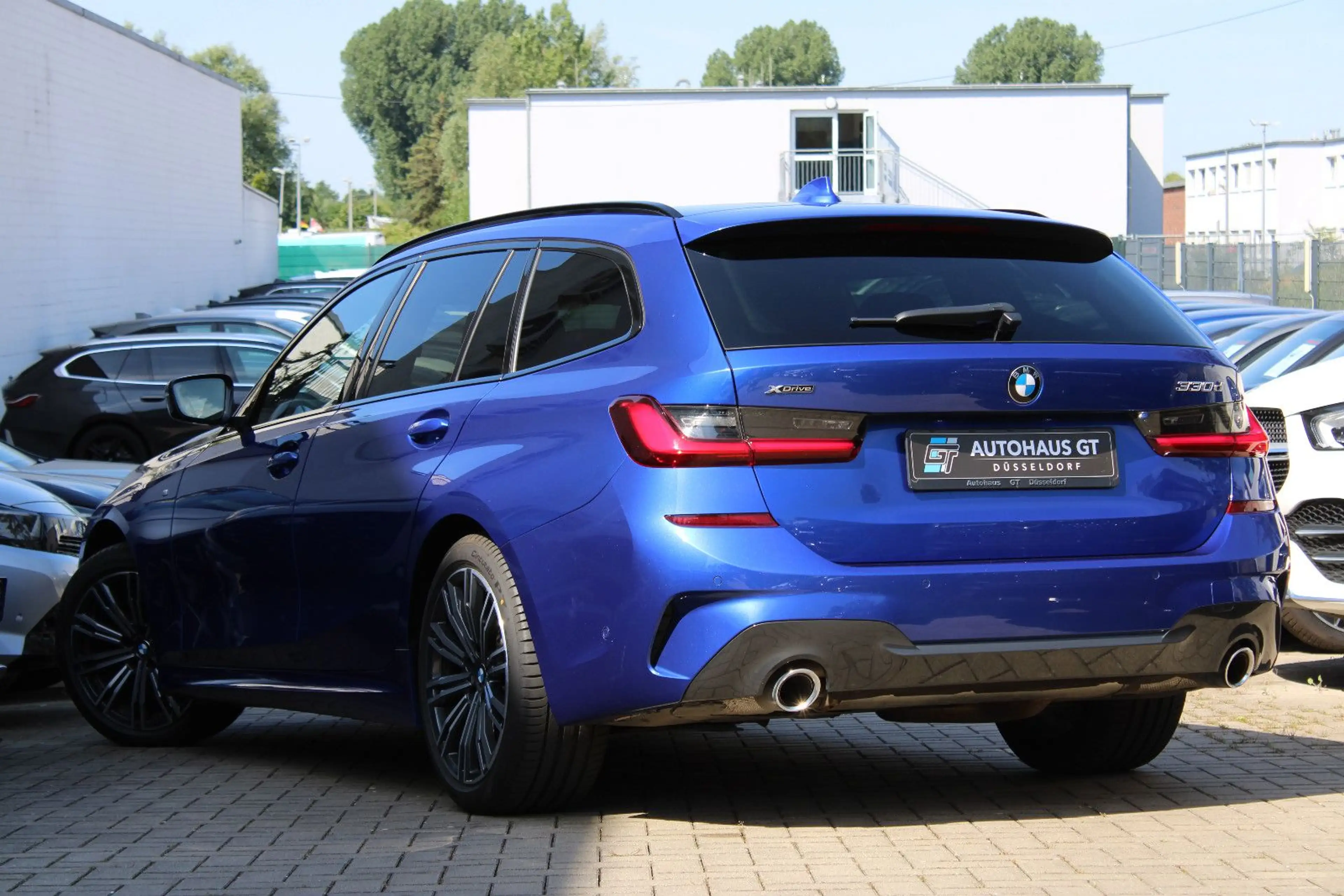 BMW 330 d xDrive Touring/M-Paket/HuD/ACC/Navi/Klima — photo 2