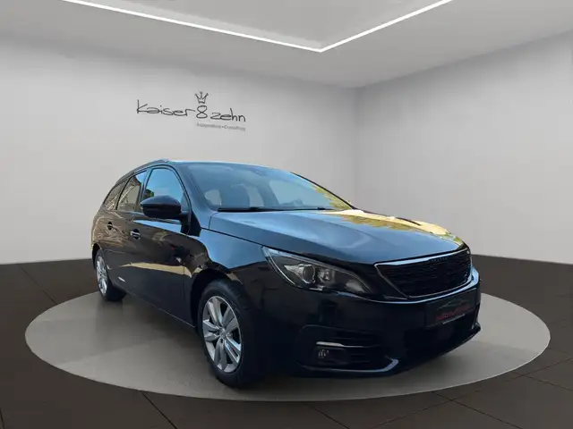 Peugeot 308 view 3