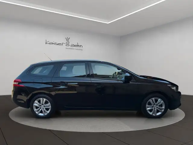 Peugeot 308 view 5