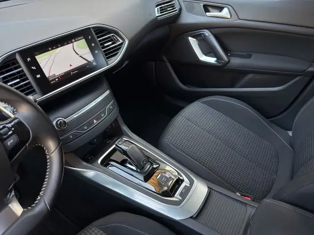 Peugeot 308 view 13