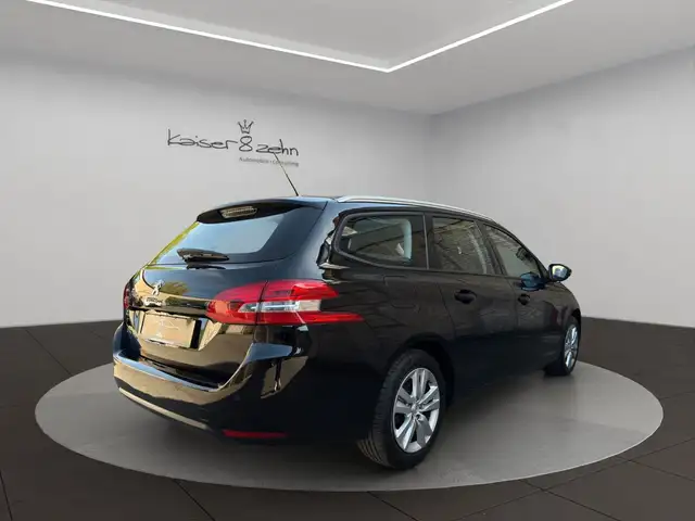 Peugeot 308 view 8